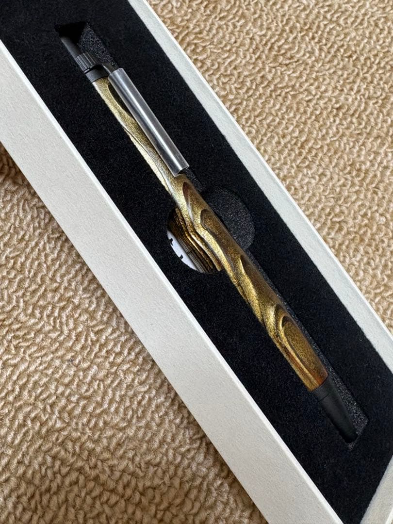 金杢犀　屋久杉　浮造り　拭き漆　木軸ペン