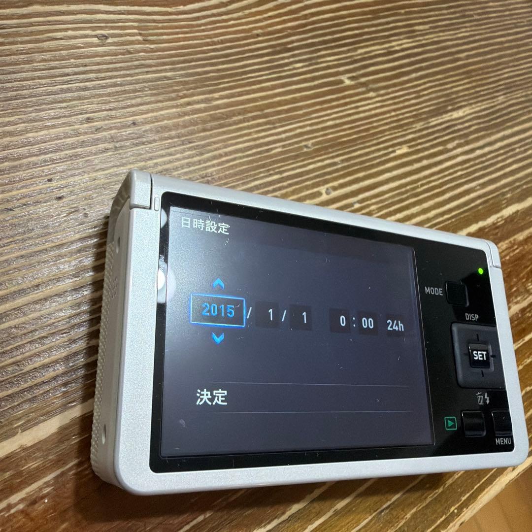 h*♡様 CASIO EXILIM ホワイト コンパクトデジタルカメラ