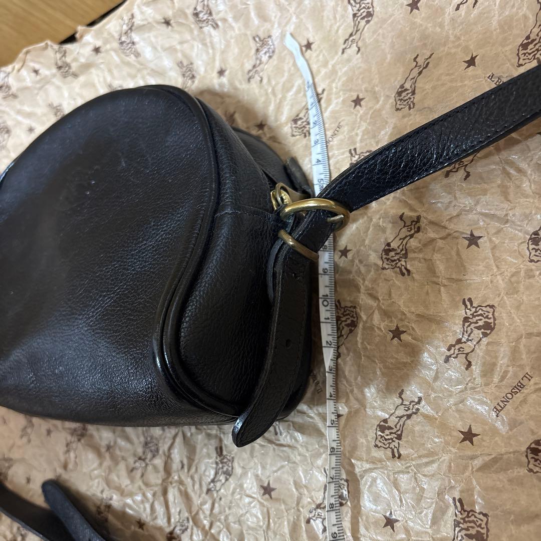 IL BISONTEレザー ショルダーバッグ ハーフムーン 半月型 ブラック