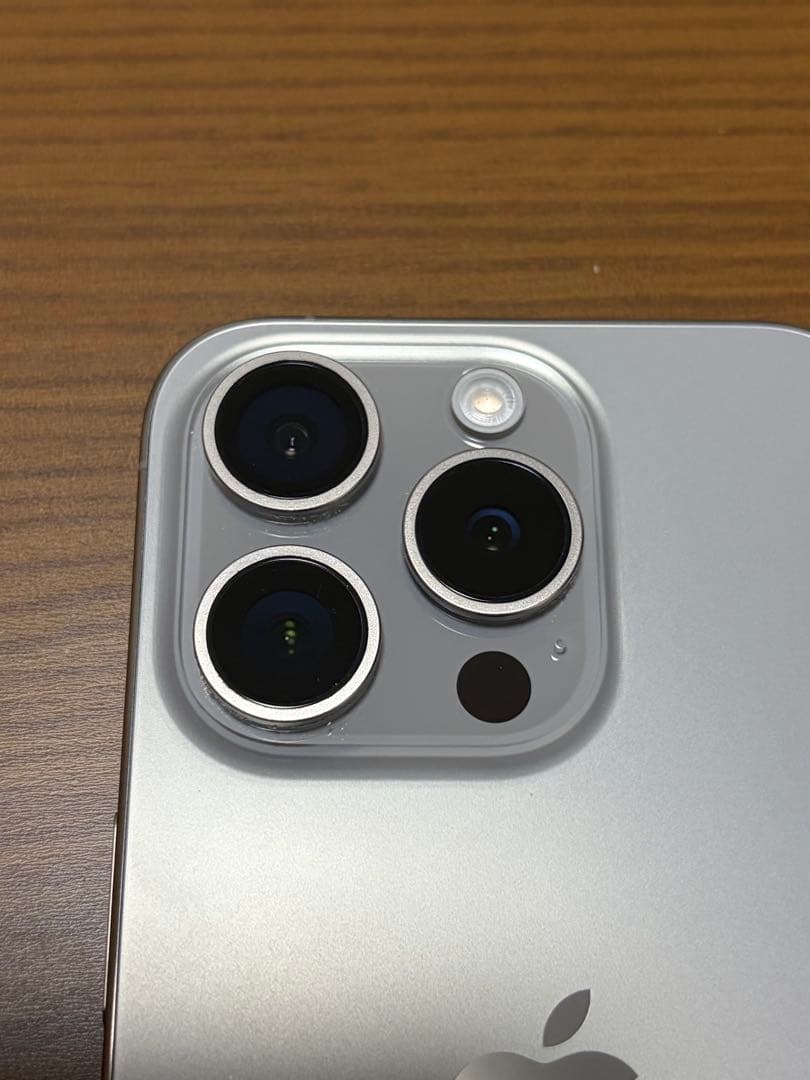 Apple iPhone 15 Pro 本体　ナチュラルチタニウム