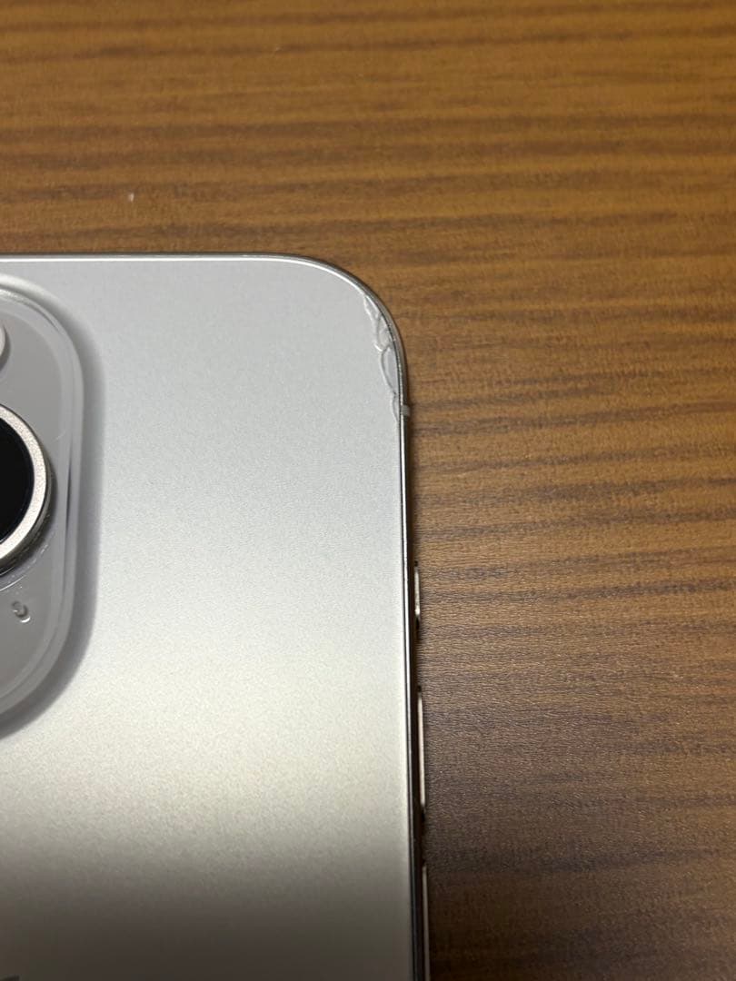 Apple iPhone 15 Pro 本体　ナチュラルチタニウム