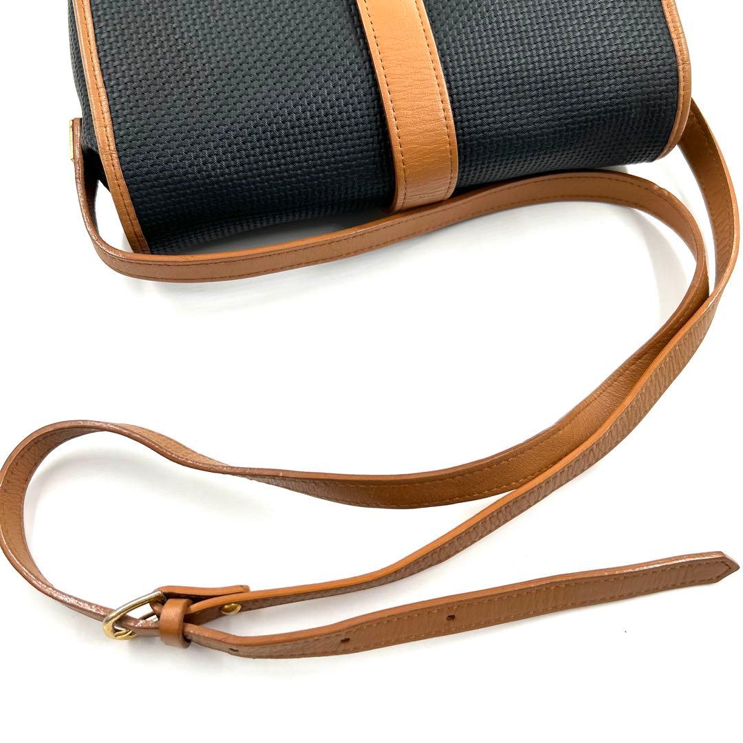 美品 イヴサンローラン 257 ショルダーバッグ PVC レザー 斜め掛け 黒