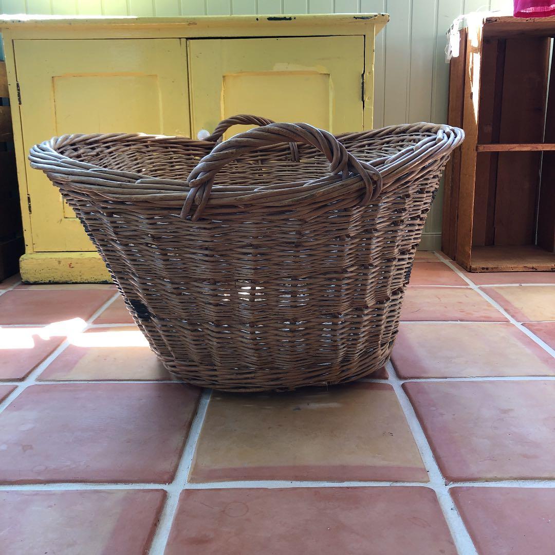 ☆イギリスアンティーク籐　バスケット