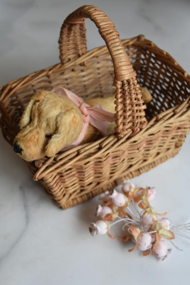 ピンクのリボン　1930年　可愛い小さな犬のぬいぐるみ　藁　フランスアンティーク