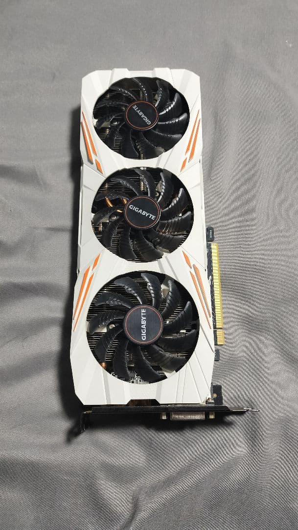 GIGABYTE GTX1080Ti 3ファン ホワイト