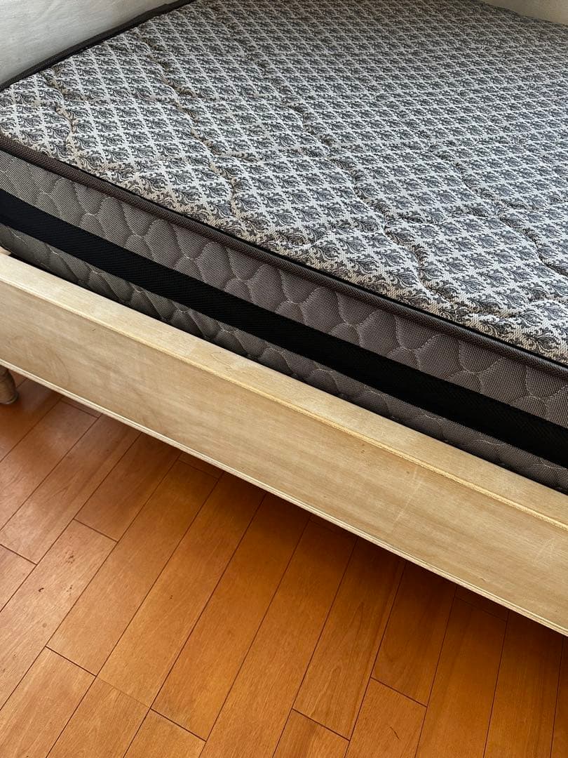 アンティーク調セミダブルベッドフレーム