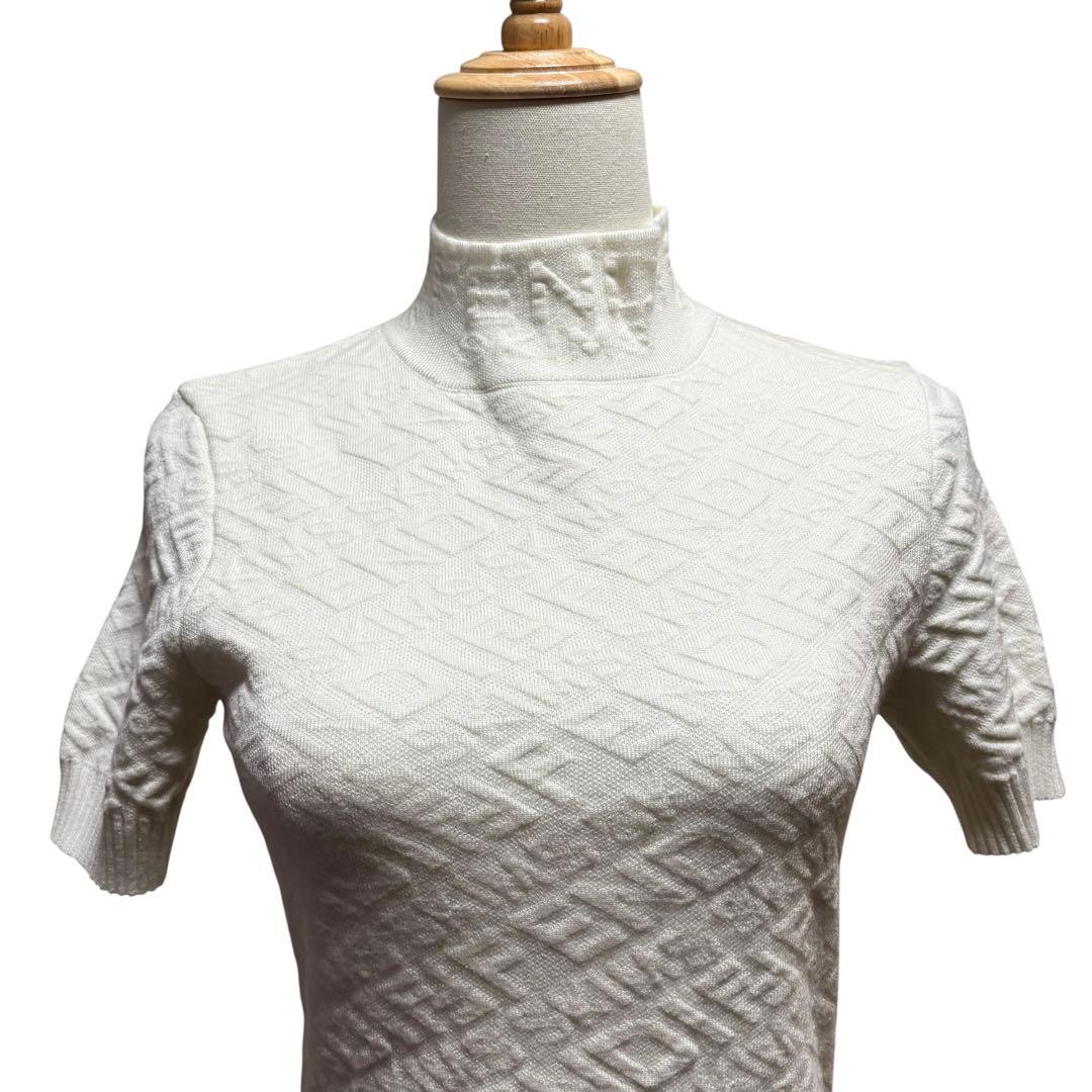 FENDI フェンディ　エンボスロゴ　ニットワンピース　白　サイズ40（M）