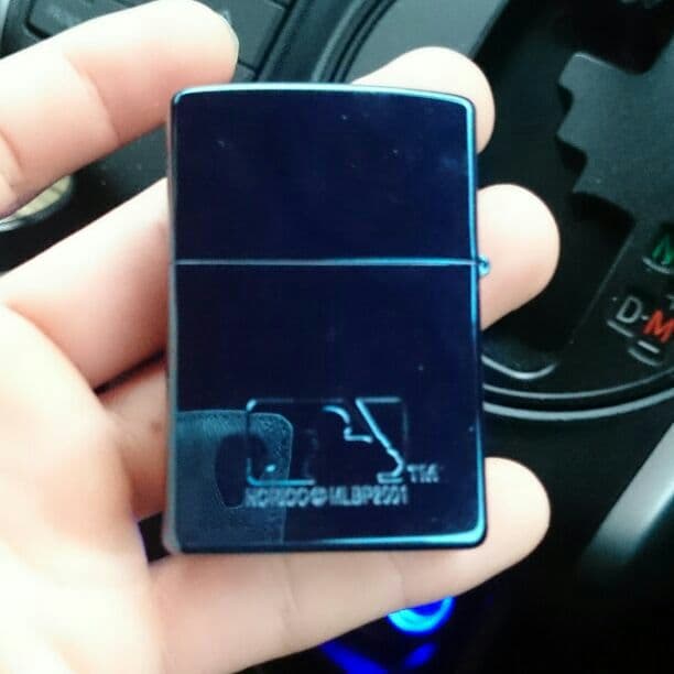 完全未使用のプレミアのジッポです