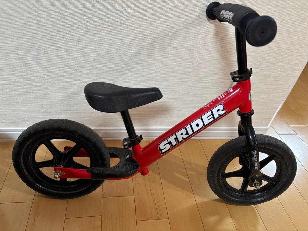 STRIDER ストライダー スポーツモデル　レッド 12インチ
