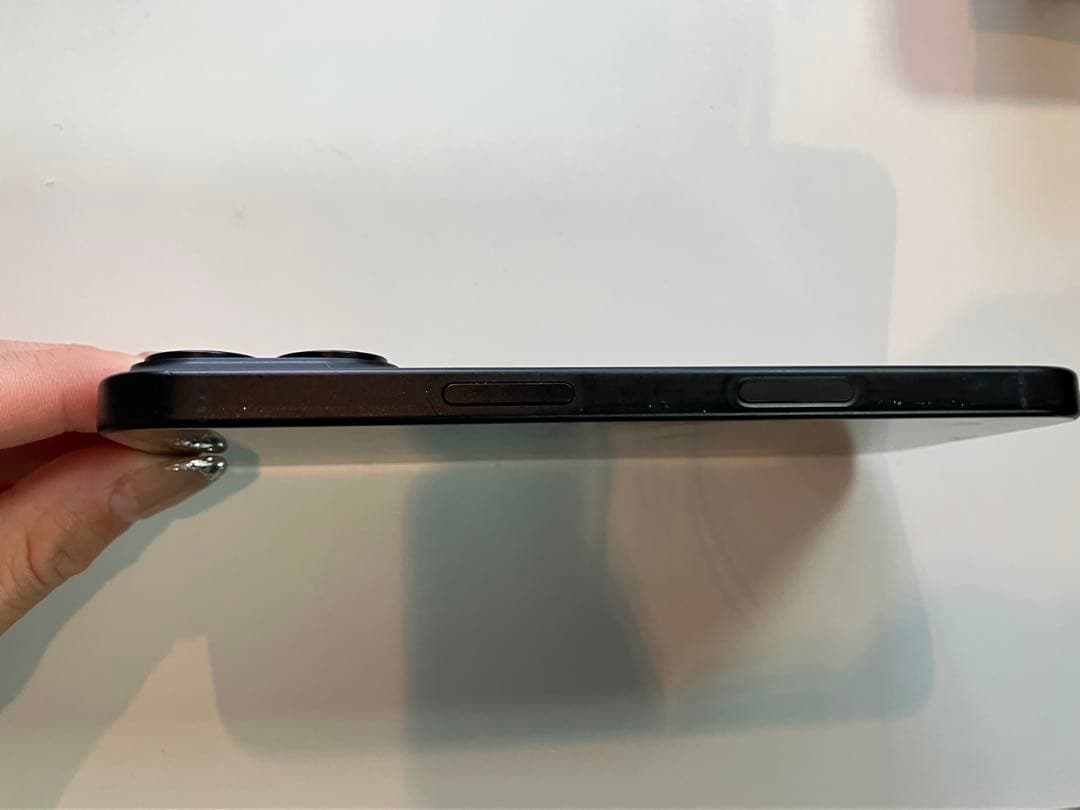 iPhone16 128GB ブラック 美品 SIMフリー 【即決で値下げ可】