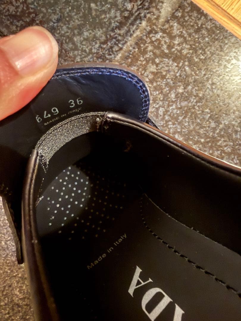 PRADA 黒 モノリス ブラッシュドレザー ローファー厚底 サイズ36