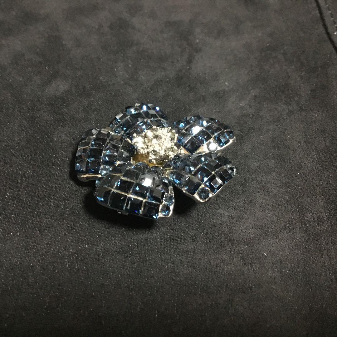 在庫一掃セール中！FOXEY 定番FLEUR お花のブローチ ネイビー