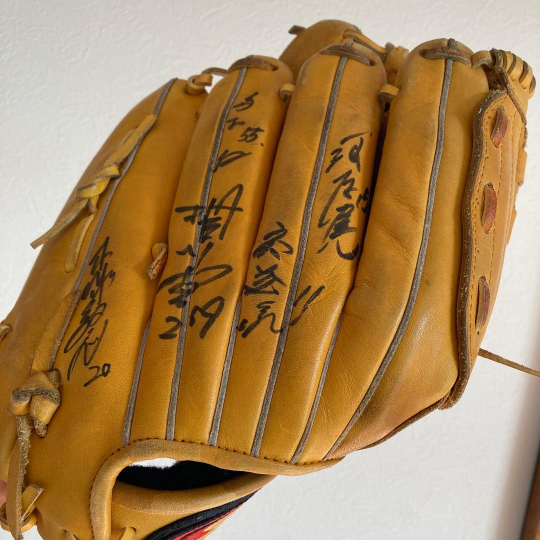 金額未確定　野球グローブ イエロー サイン付き