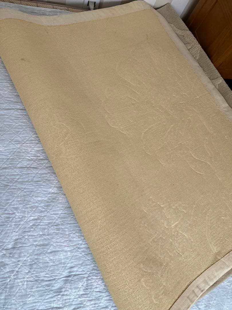 ローラアシュレイ　花柄　ベージュラグ　　120×180センチ