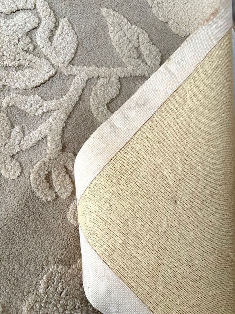 ローラアシュレイ　花柄　ベージュラグ　　120×180センチ