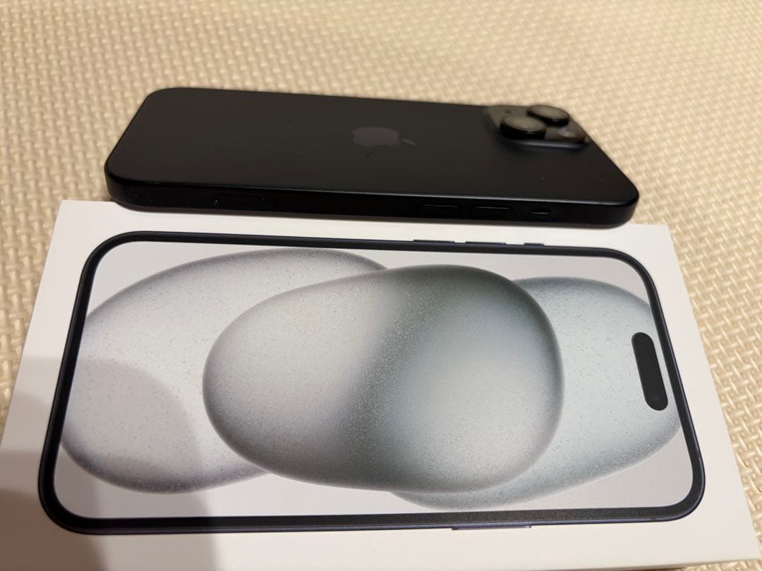 美品　Apple iPhone 15 256GB ブラック 本体 箱付き