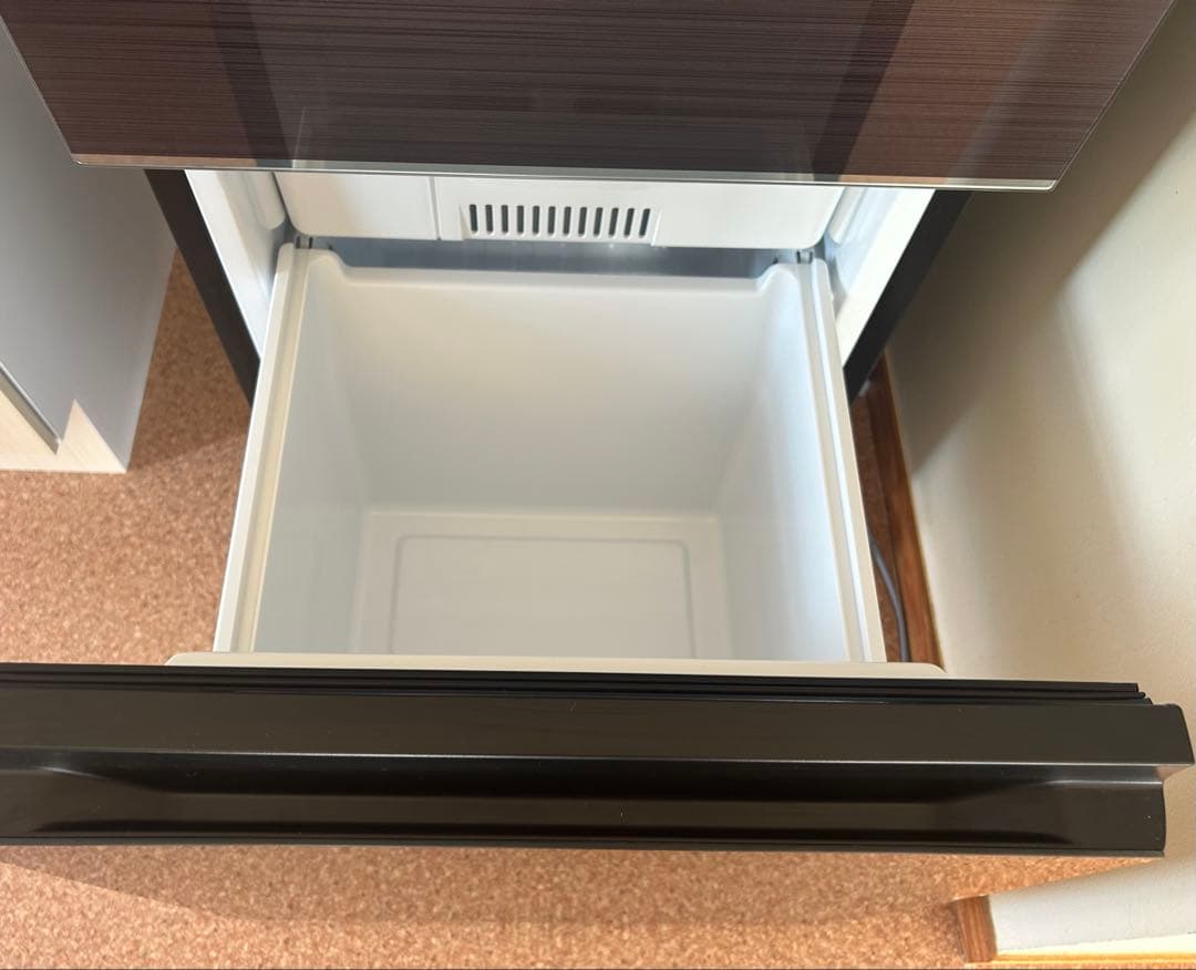 ハイセンス　冷蔵庫　2ドア　右開き　135 L ダークブラウン