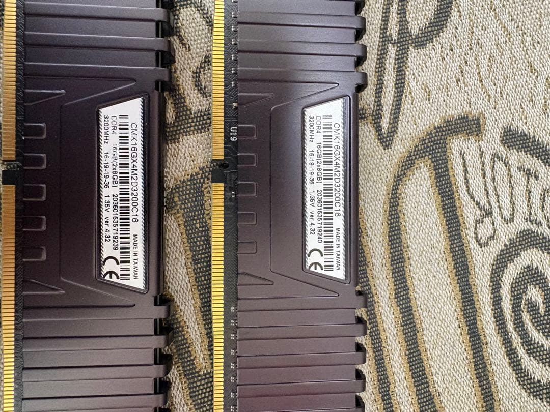 f*u様 Vengeance DDR4 16GB CMK16GX4M2B3200