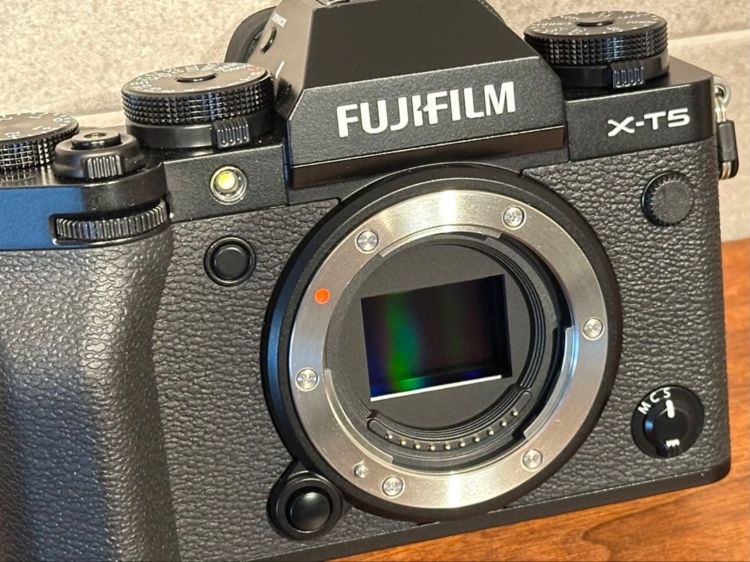 【美品】FUJIFILM X-T5 ボディ ブラック／ショット数777枚