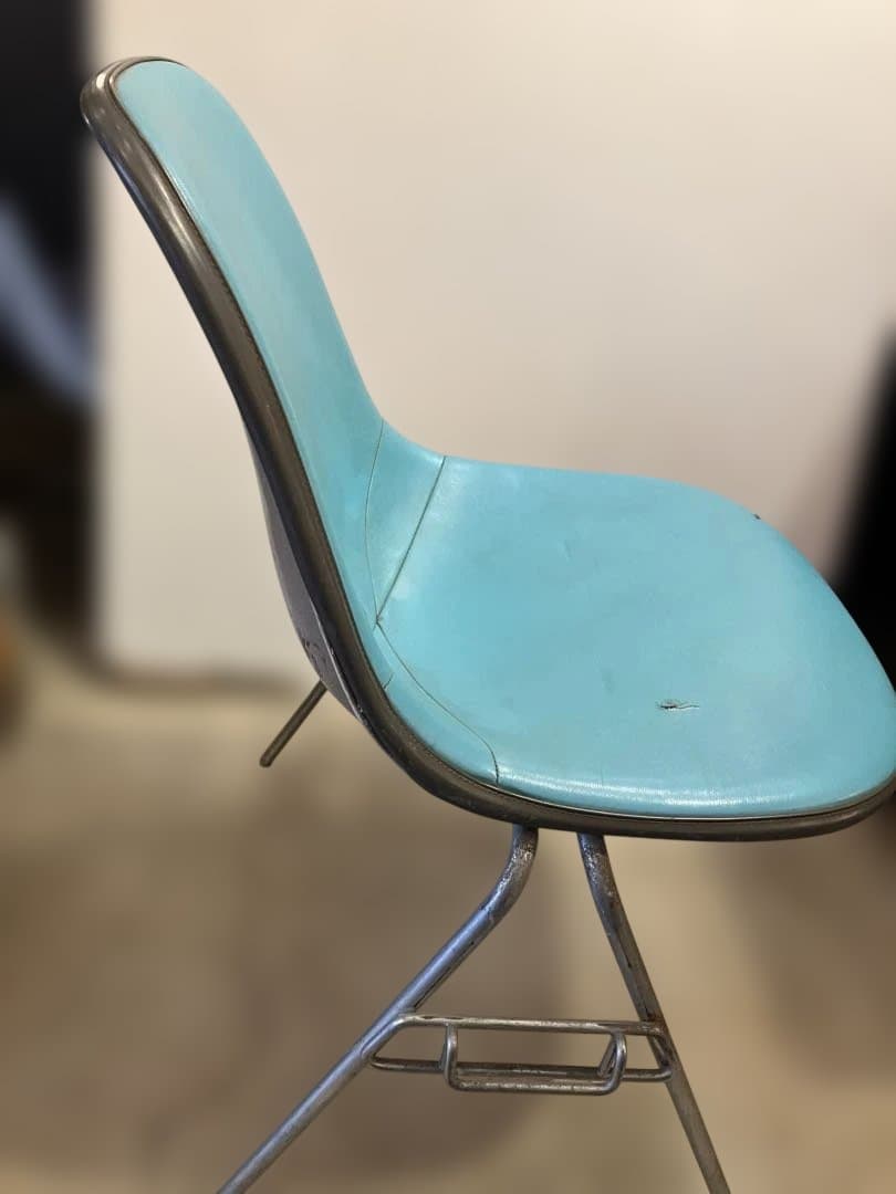 ビンテージ ナウガレザーイームズ