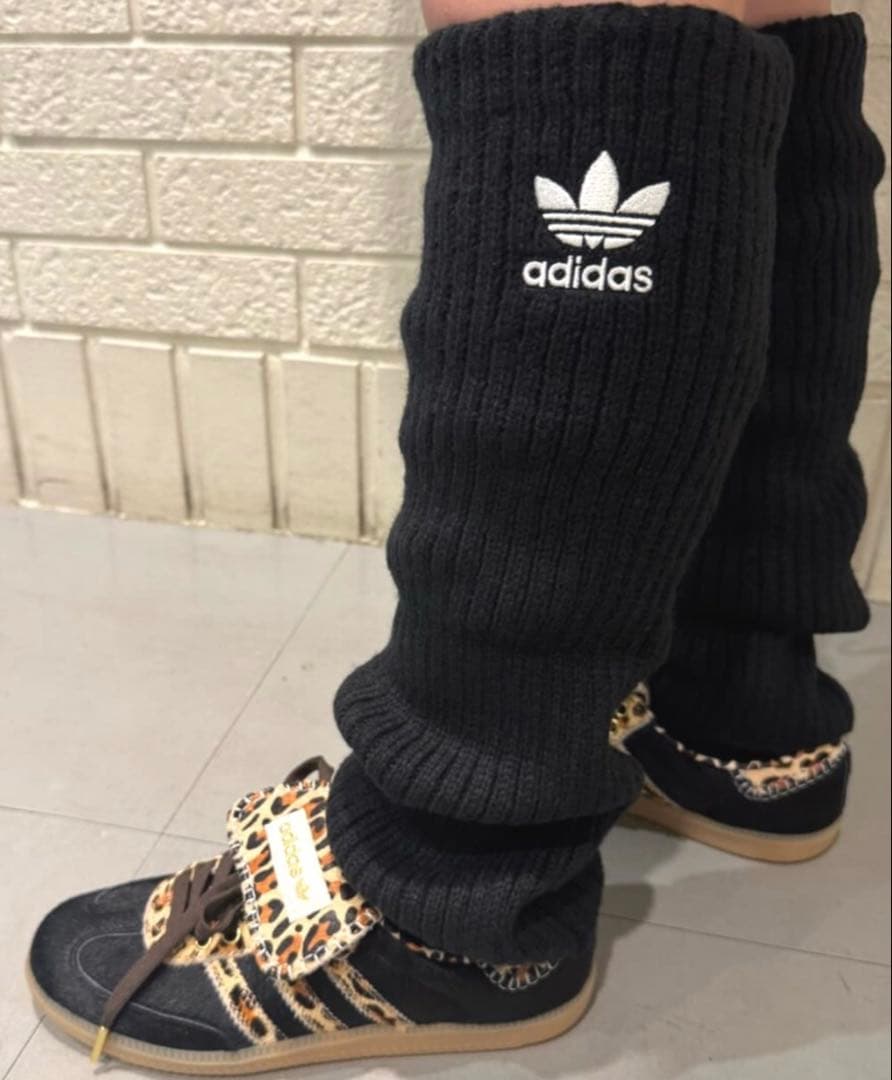 新品】⭐️白黒2点⭐️アディダスadidasリブ編みレッグウォーマー　ルーズりなてぃ