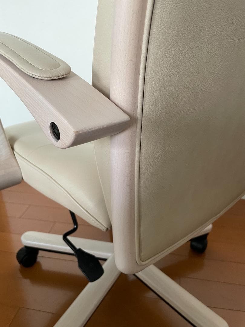 カリモク　デスクチェア　オフィスチェア　レザーチェア　定価21万円　本革　高級