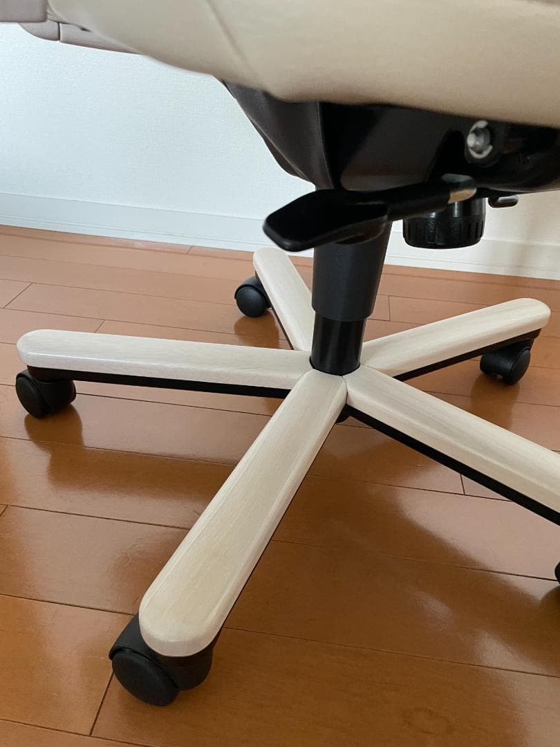 カリモク　デスクチェア　オフィスチェア　レザーチェア　定価21万円　本革　高級