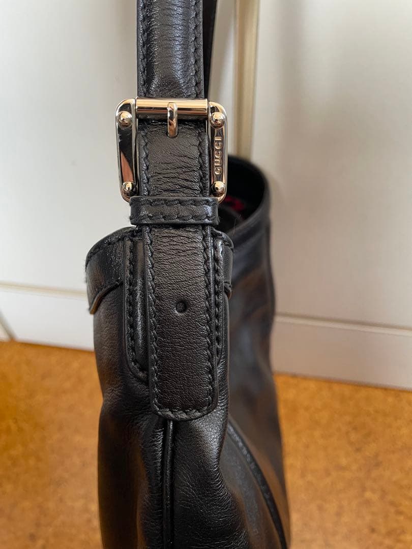 Gucci 本革ブラック ショルダーバッグ
