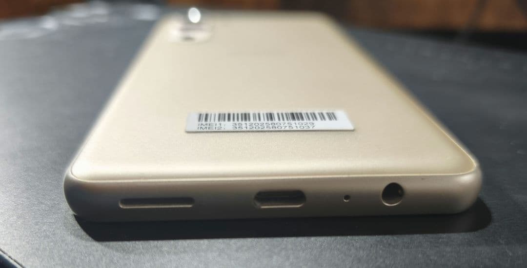 FCNT arrows we2 plus シャンパンシルバー 国内正規版 中古