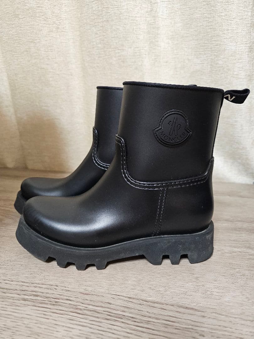 モンクレールショートブーツ　レインブーツ