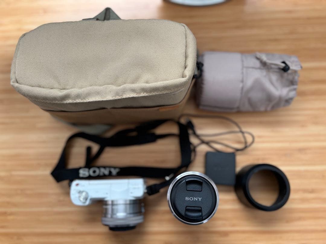 美品 SONY α5100 ミラーレス一眼