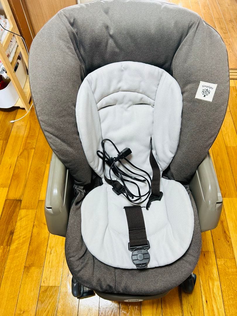 Combi ネムリラ　電動スイング　オートスイング