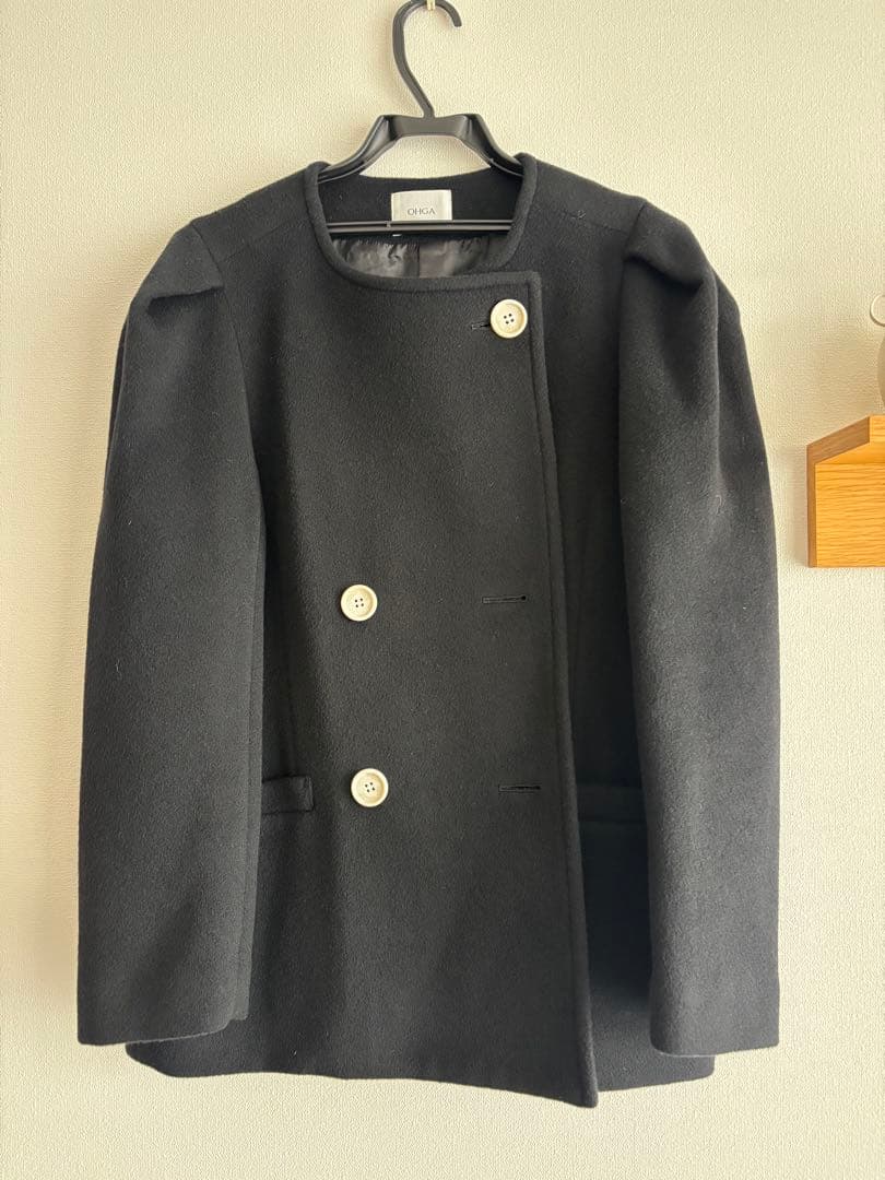 美品 ohgaパフショルダーコート　ブラック