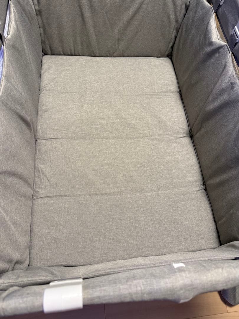 グレー ベビーベッド 取り外し可能シート付き