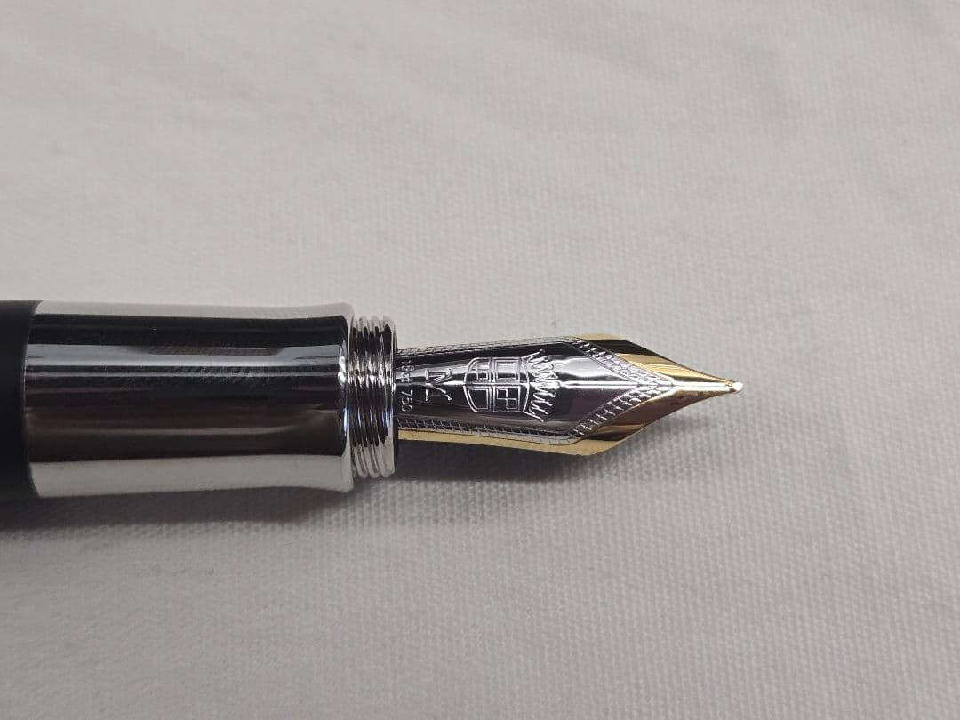 ファーバーカステル Bentleyコラボ エボニー 万年筆 18金 Mニブ