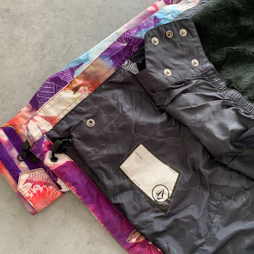 試着のみ✨VOLCOM　スノーボードウェア　ジャケット　花柄Sレディース