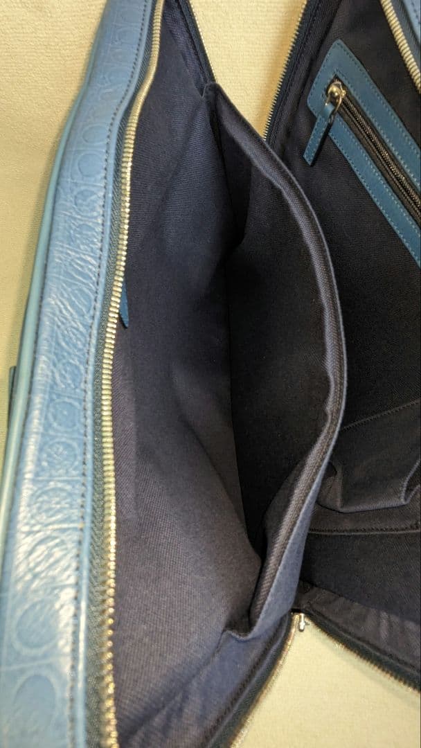 Ferragamo フェラガモ ガンチーニ ビジネスバッグ レザー 青