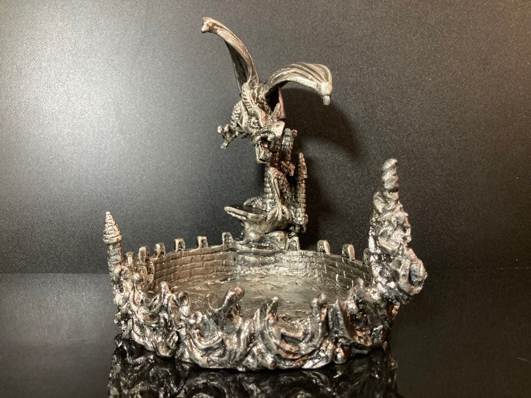 チタン製 城とドラゴン 彫刻 小物入れ アンティーク インテリア 置物 アート