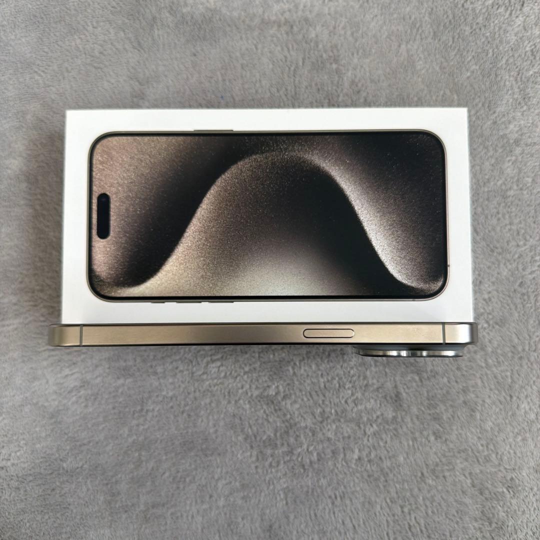 iPhone 15 Pro Max【ガラスフィルム・ケース二個付き】