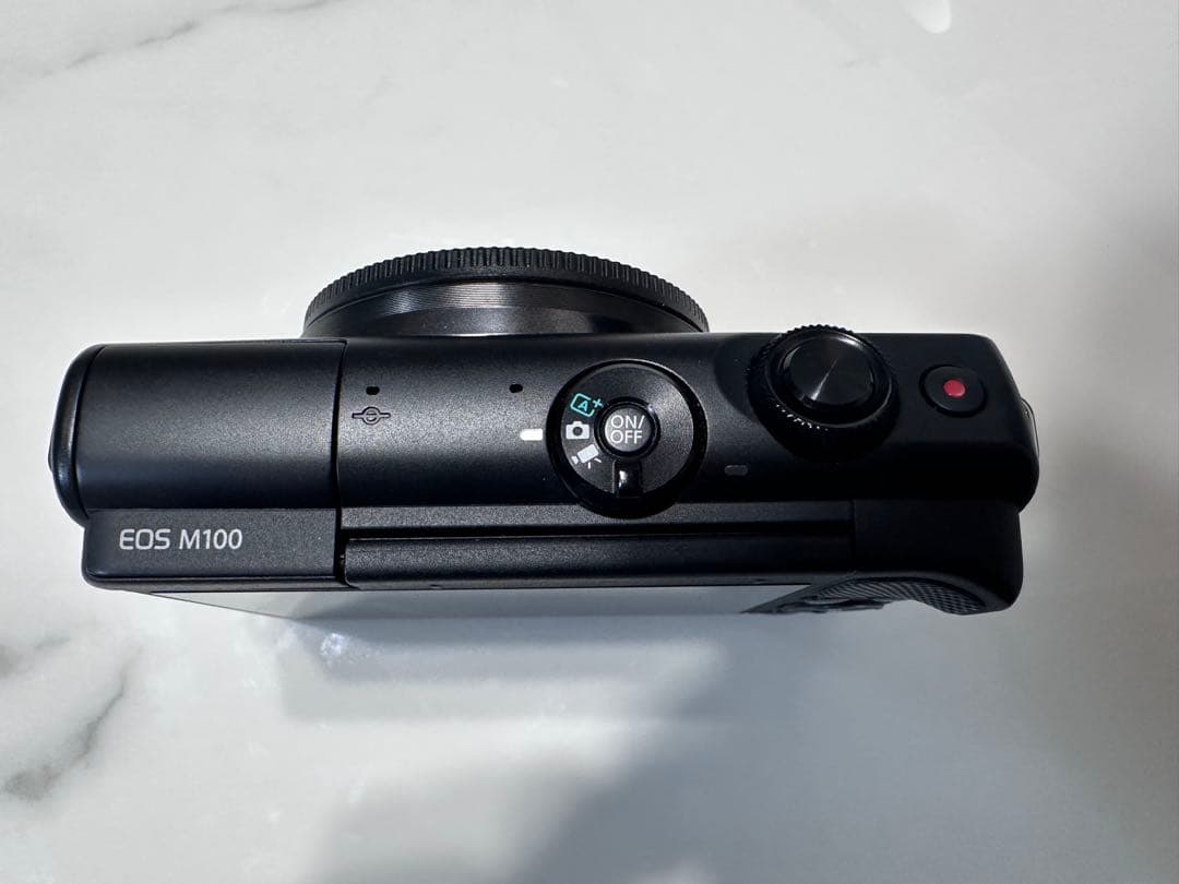 【美品】Canon EOS M100 ダブルズームレンズキット バッグ付き