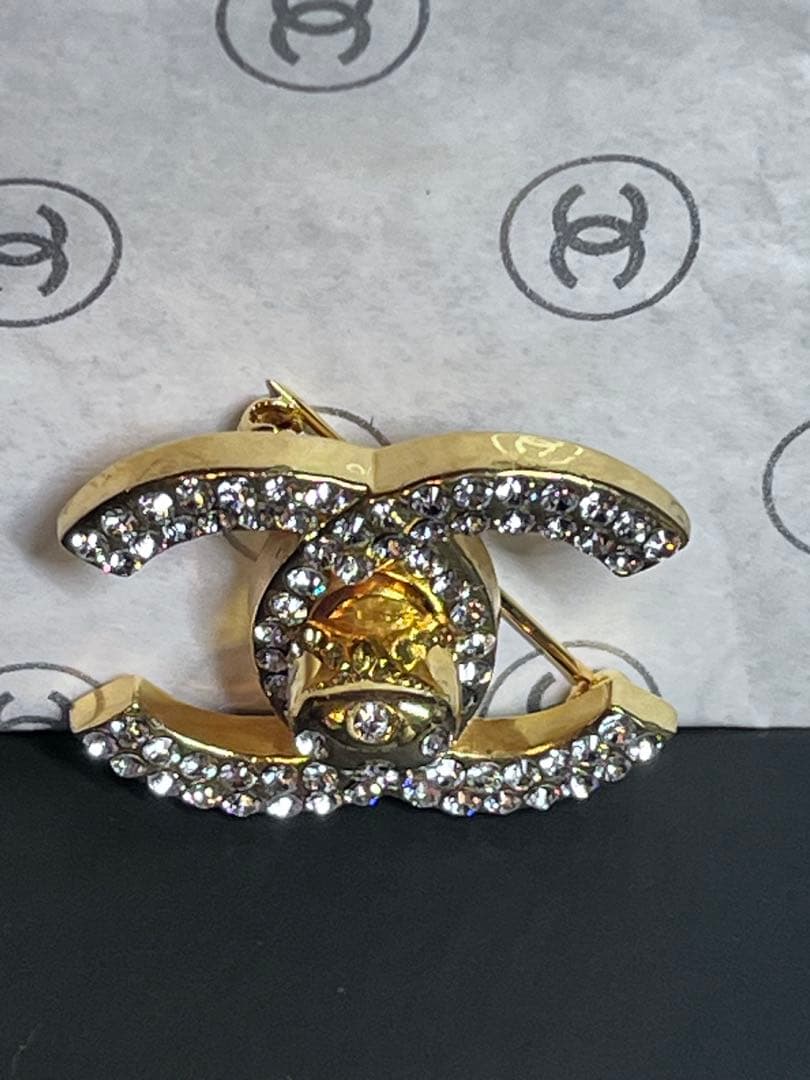 【極美品】シャネル　CC ターンロック ブローチ 刻印97P 新品同様