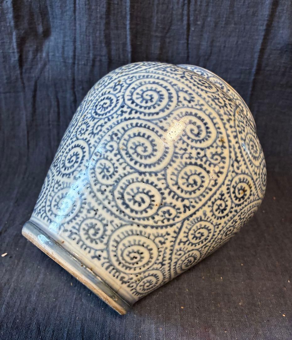 総蛸唐草沈香壺　江戸時代中期