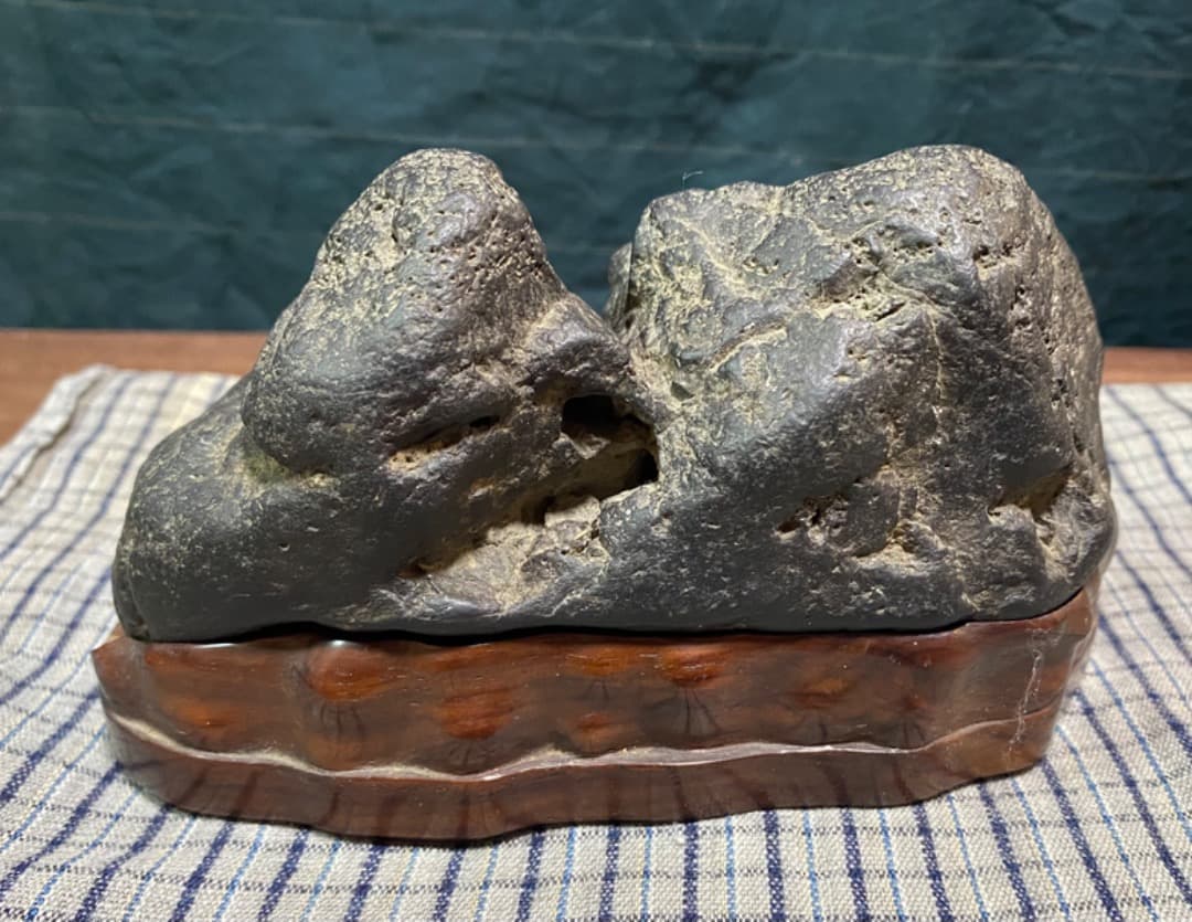 加茂川真黒　水石　茅舎石