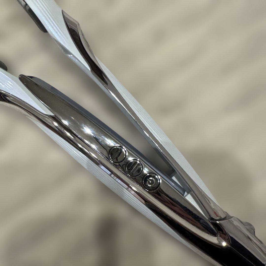 2023年ReFa ストレートヘアアイロン ホワイト