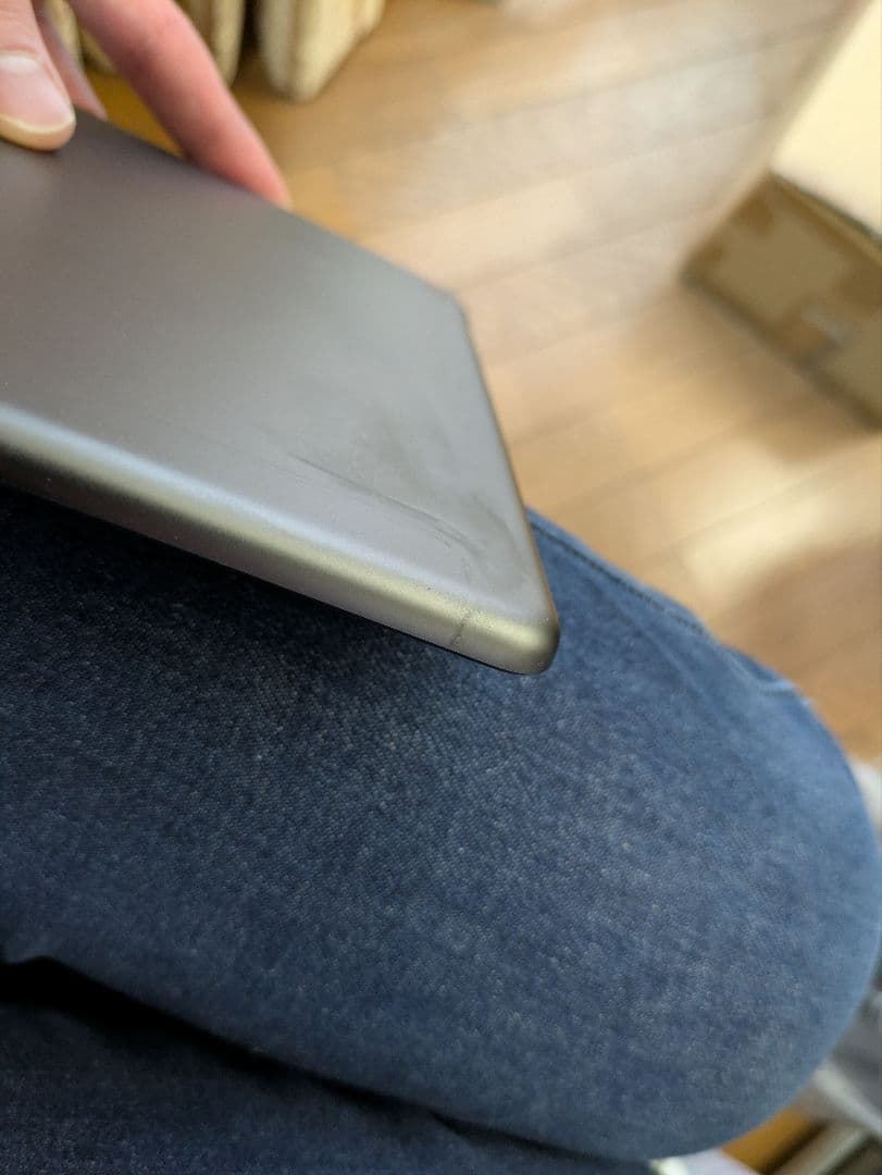 Apple iPad (第7世代) 32GB 傷あり