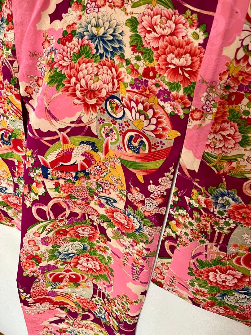 正絹 アンティーク着物 七五三 ◇赤紫色 糸巻き 薬玉 古典柄