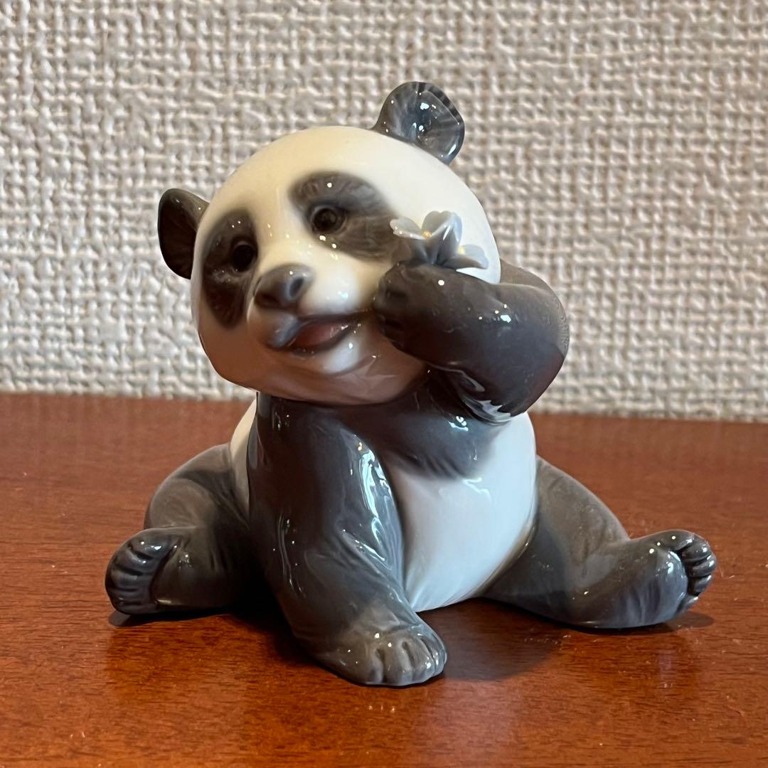 超美品　リヤドロ　パンダ　水色の花　フィギュリン　人形　陶器　置物　A オブジェ