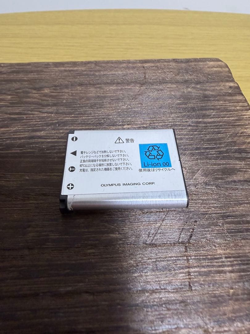 【極美品】OLYMPUS STYLUS VG-180 コンデジ　デジカメ