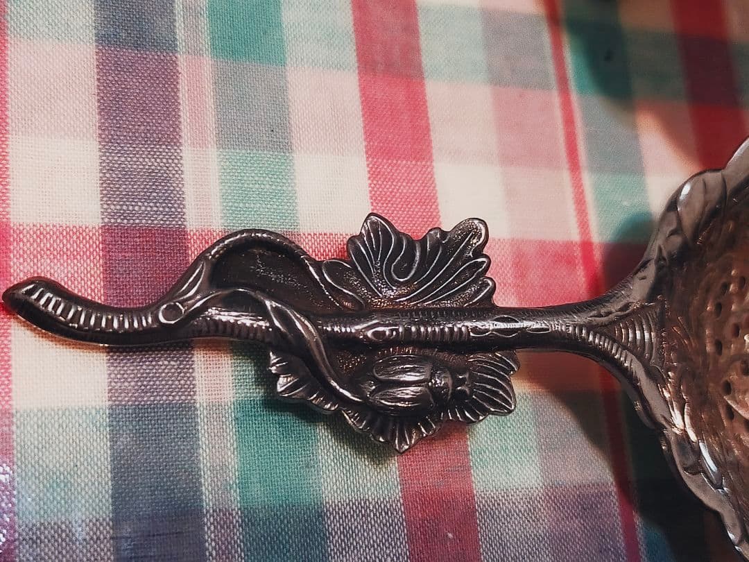 アンティーク ティーストレーナー　葉模様