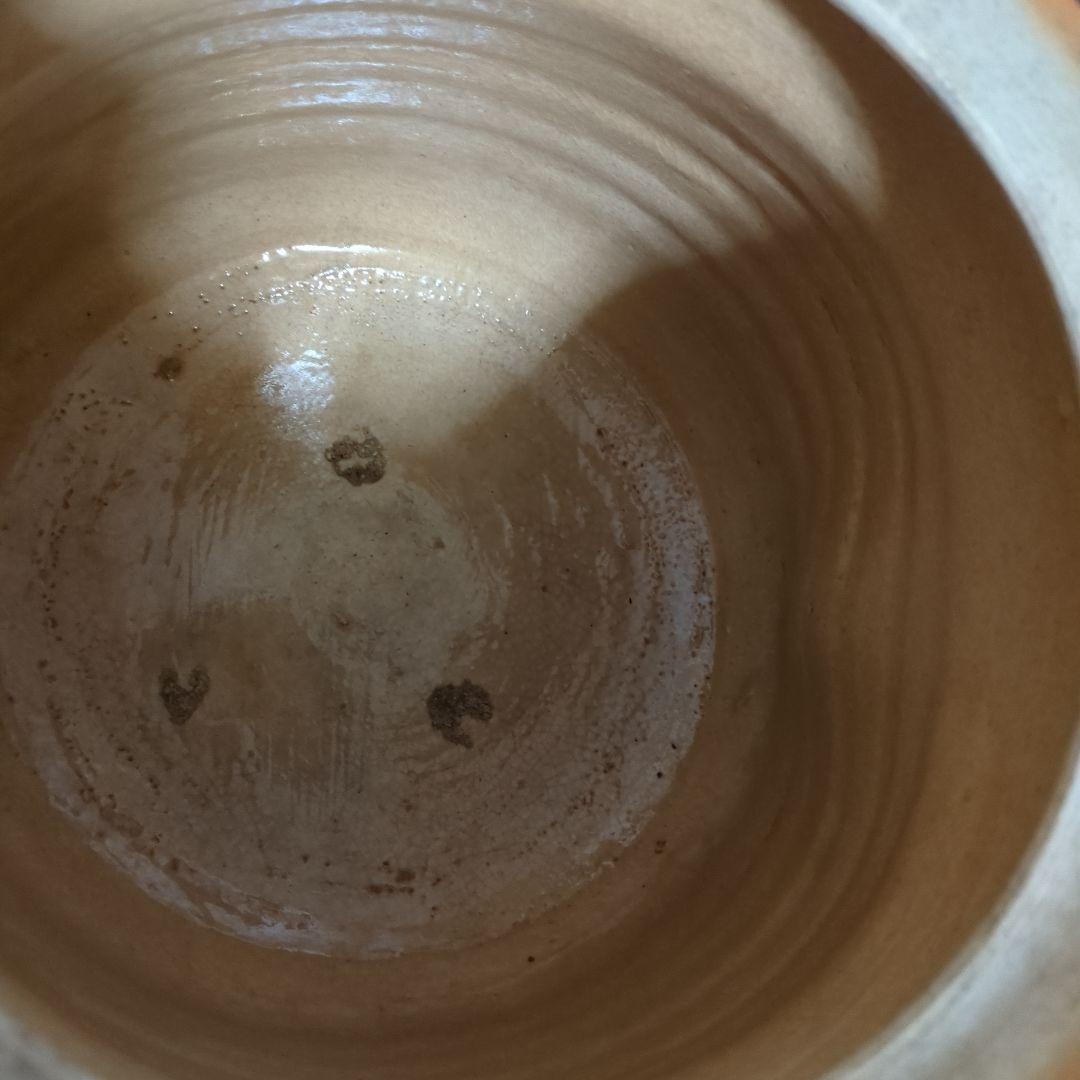 手描き模様の陶器